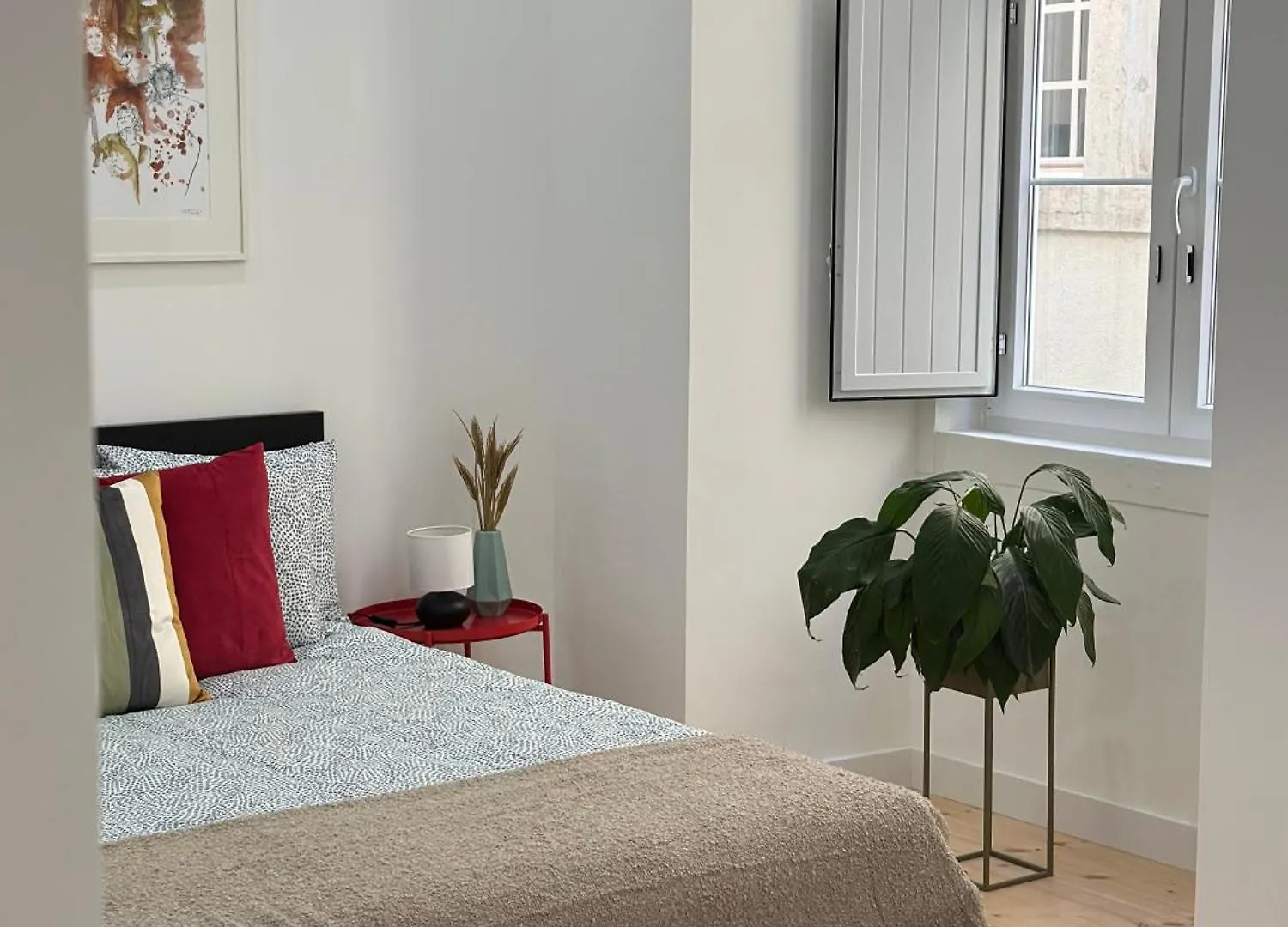 Modern Bedroom In Lisbona Affittacamere